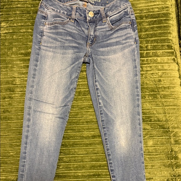 American Eagle Outfitters Women's Light Blue Cropped Jeans - Picture 6 of 6